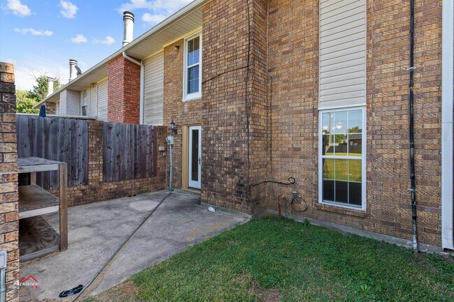 Building Photo - 2319 Northside Dr