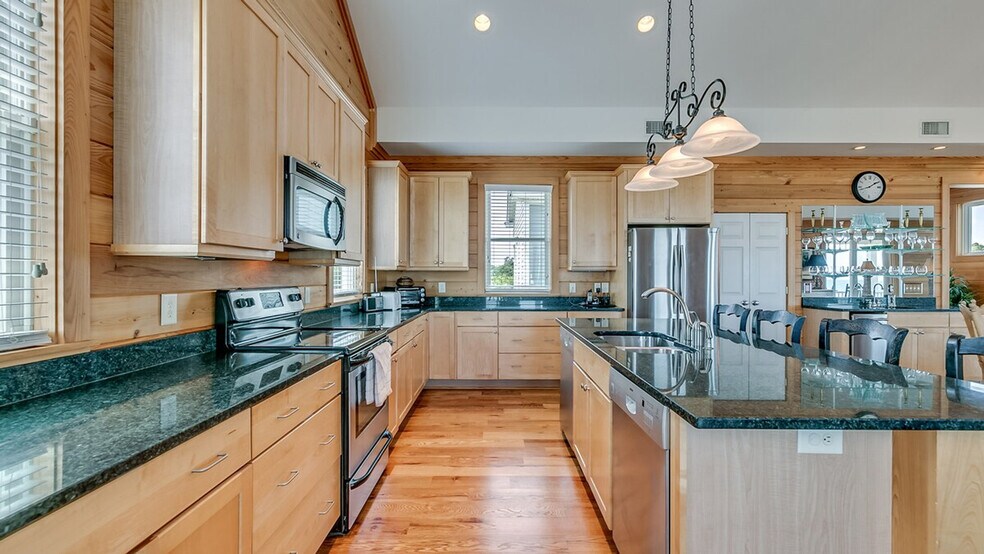 Building Photo - 630 Parker Dr