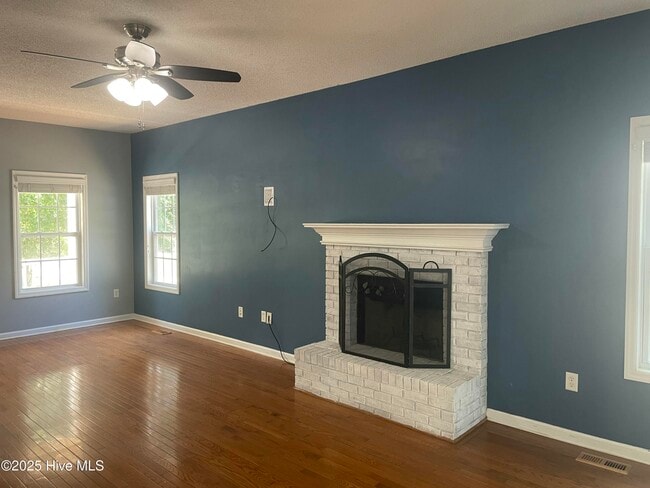 Building Photo - 151 Bayshore Dr