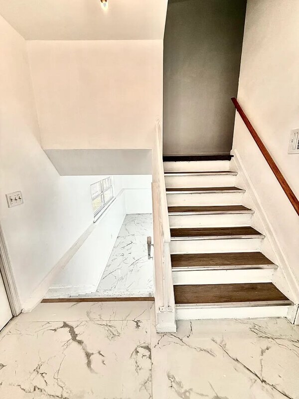 Building Photo - 6 Citadel Ave