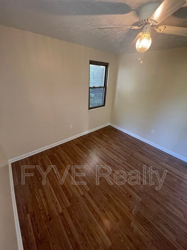 Building Photo - 1518 Chartiers Ave