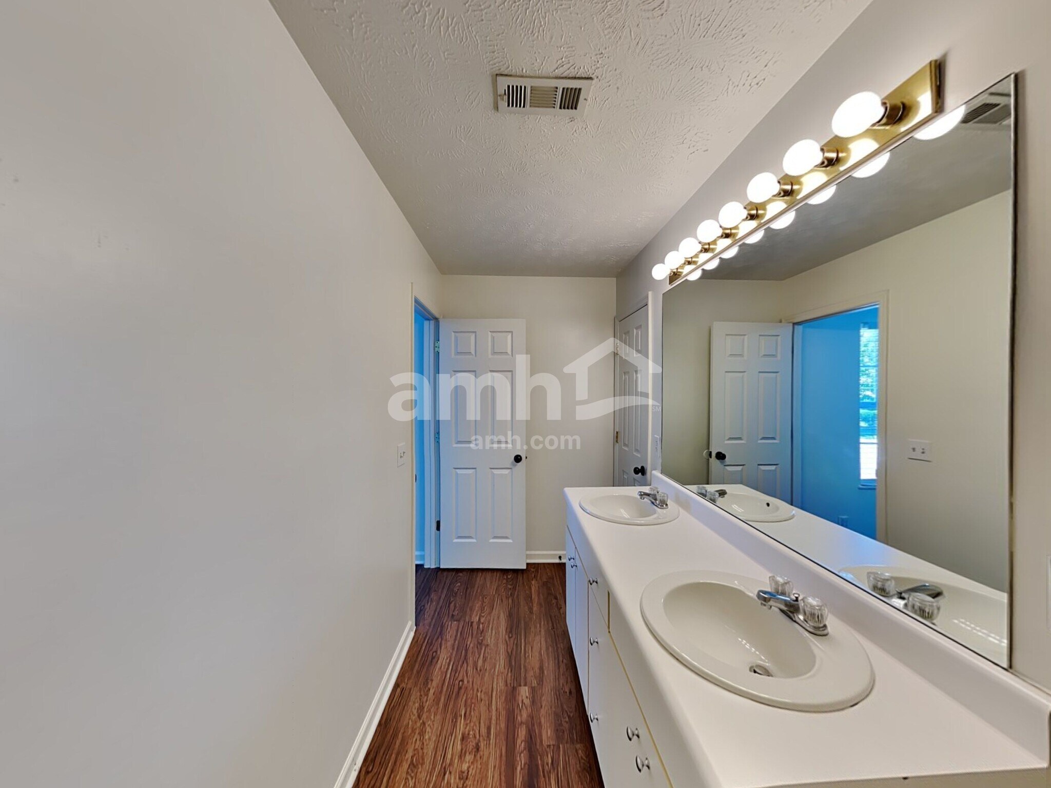 Building Photo - 1419 Westview Dr