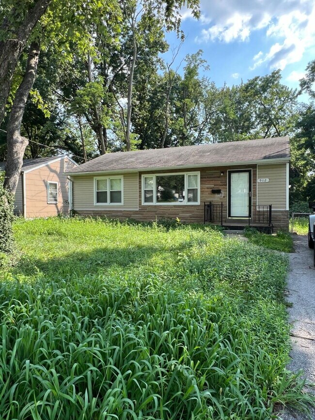 Building Photo - Gorgeous THREE bedroom home with one bath, AVAILABLE NOW!  Passed all inspections!  Gated back ya...