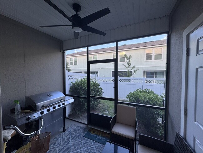 Building Photo - Spacious Townhome in Oakleaf Plantation