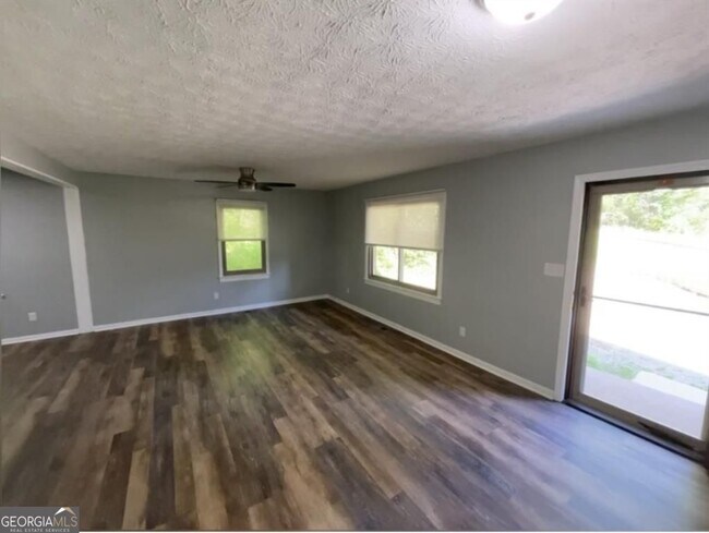 Building Photo - 19 Oak Hill Dr