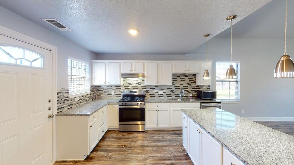 Building Photo - Spacious Victory Gardens home near Trammell Crow Park