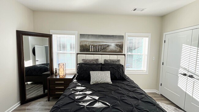 Building Photo - 2813 Mead Rd