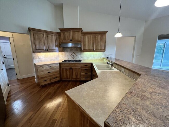 Building Photo - 2360 NW 19th St