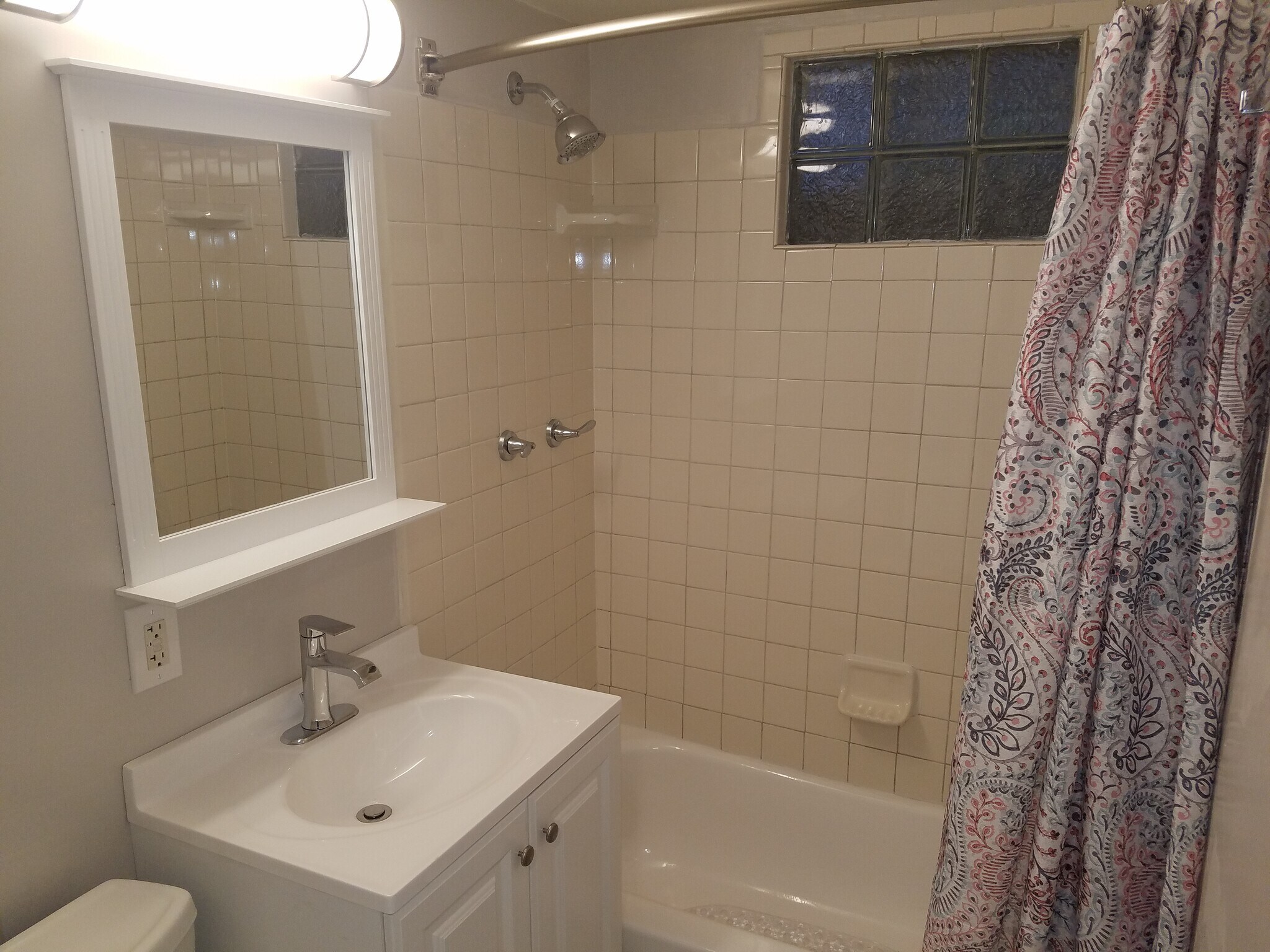 Building Photo - 2222 E 19th St