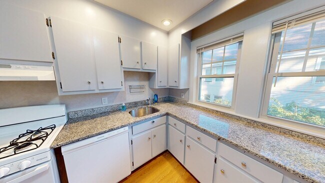 Building Photo - 39-41-41 Upland Rd