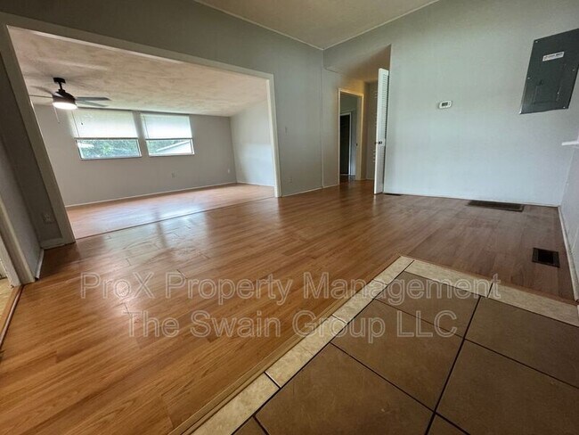 Building Photo - 534 Oak Ridge E