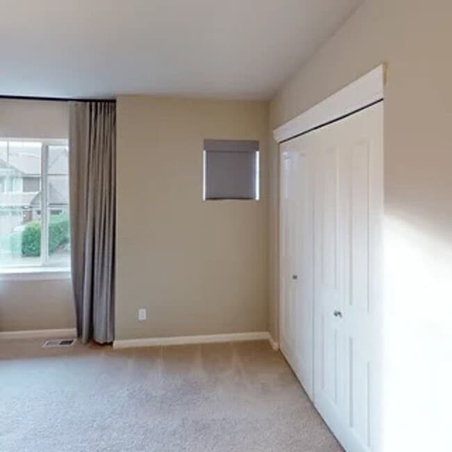 Building Photo - This Shy Creek Neighborhood 4 bed, 3 bath home has abundant space with a functional layout.