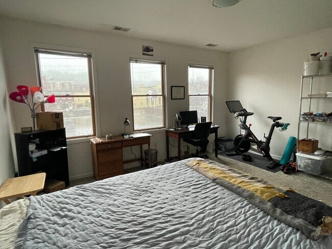 14 X 13 main level bedroom - 2415 Wrights Way