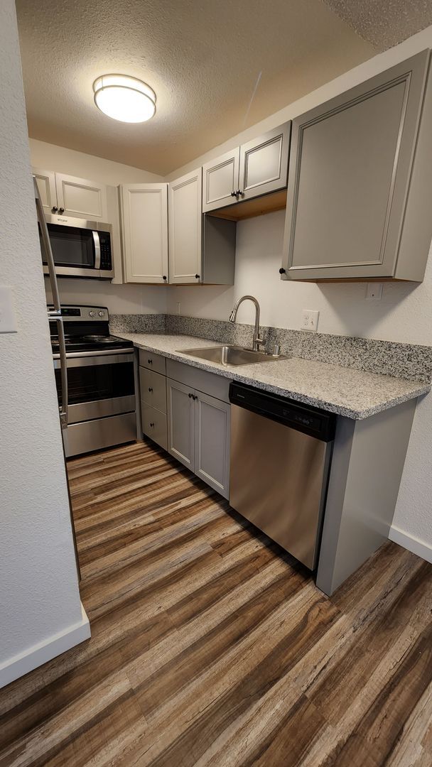 Interior Photo - 212 Boulder Creek Drive