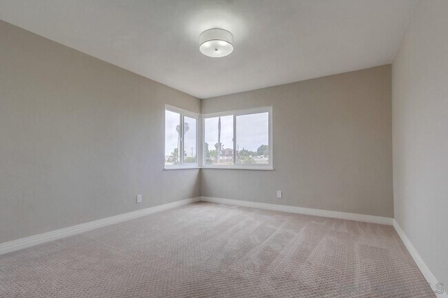 Building Photo - 129 S San Jacinto Dr