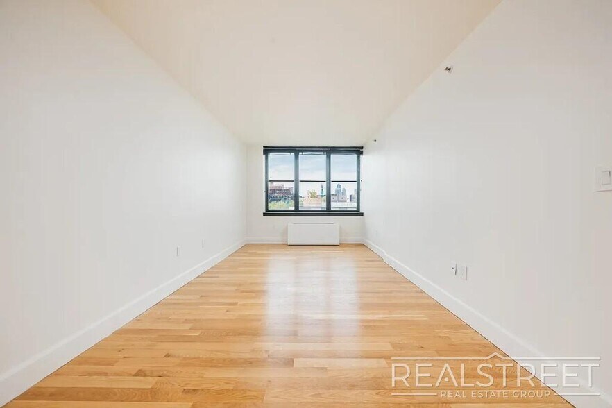 Building Photo - Stunning, Elegant, 2 Bedroom Right off Lorimer L train, Amazing Roof deck, Gym, Great Location!