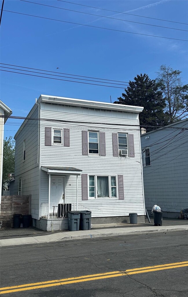 Building Photo - 72 Benson St