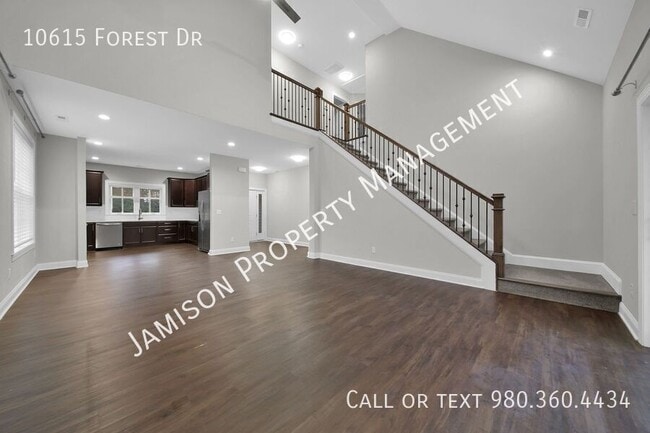 Building Photo - 10615 Forest Dr