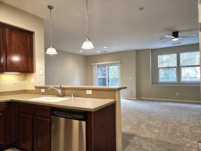 Building Photo - 143 W Saltillo Ln