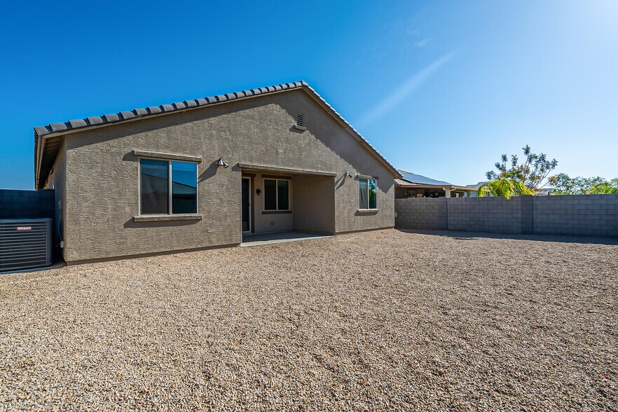 Building Photo - 15877 W Mauna Loa Ln