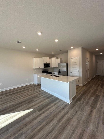 Building Photo - 5737 Stellarjay St