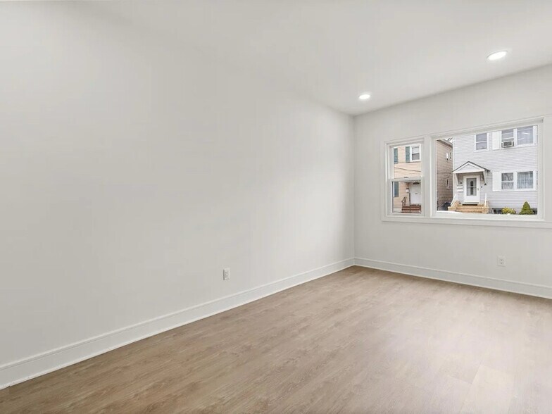 Building Photo - 99 Russell St