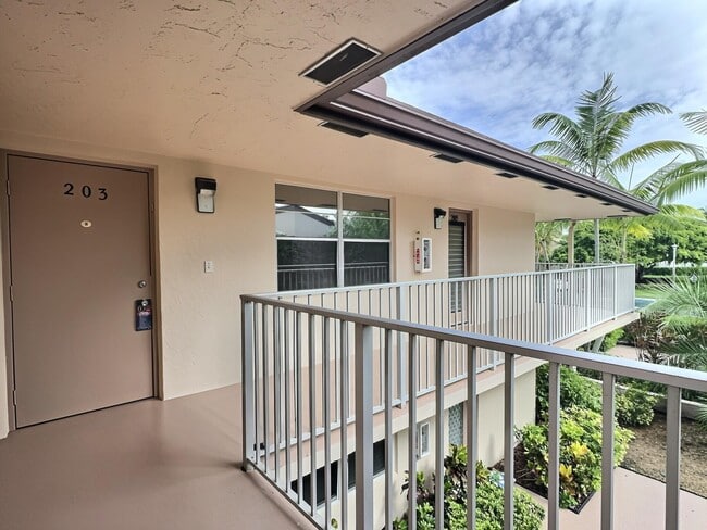 Building Photo - 8760 Azalea Ct