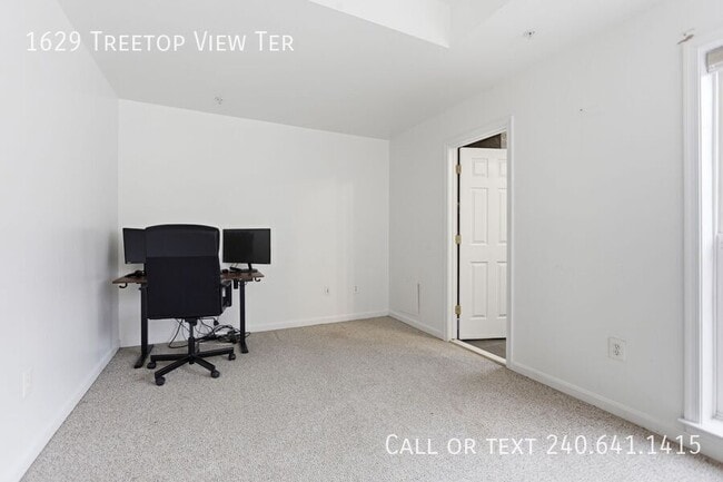 Building Photo - 1629 Treetop View Terrace