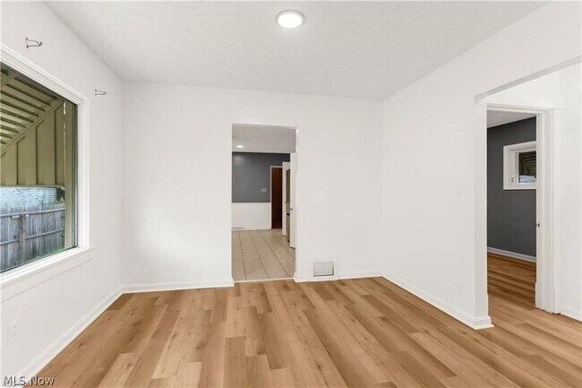 Building Photo - 52 Rhoda Ave