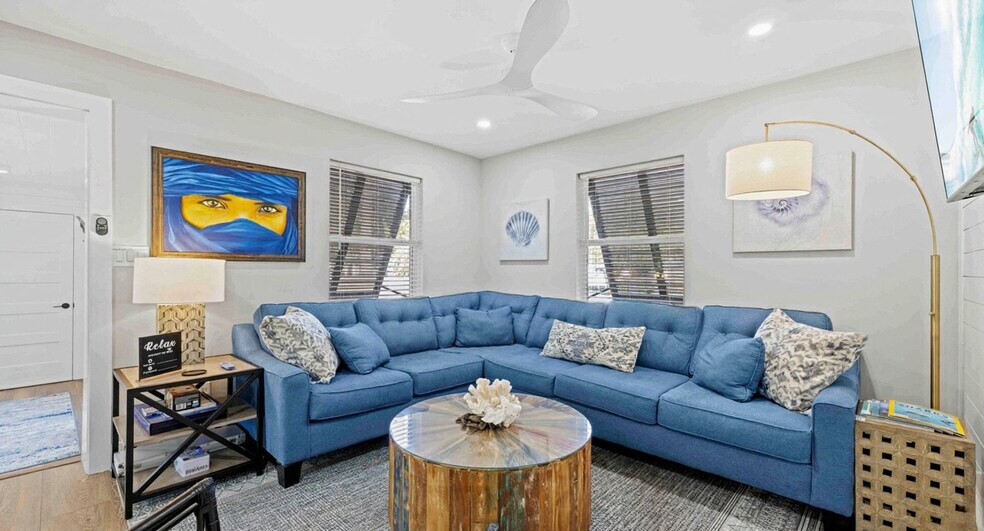 Building Photo - 116 Second Avenue Southwest-SI ID1502035P