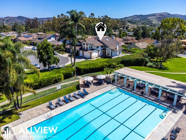 Building Photo - Rare 5 bed/3 bath home located in the high...
