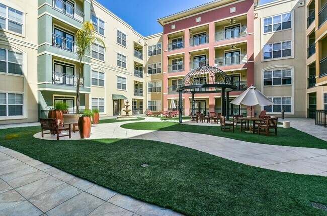 Building Photo - 1711 Old Spanish Trl