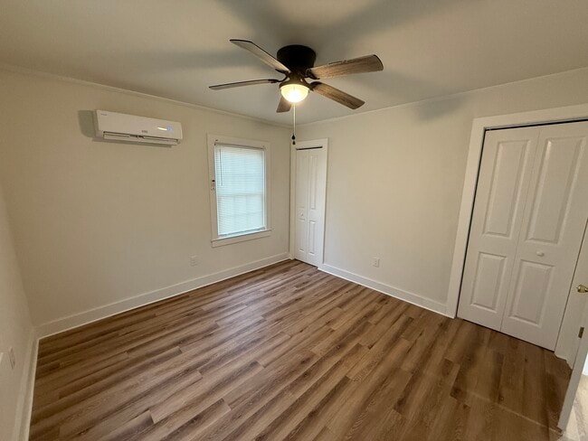 Building Photo - 110 Small St