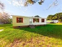 Building Photo - 3 BED 2BATH outside of Fayettville