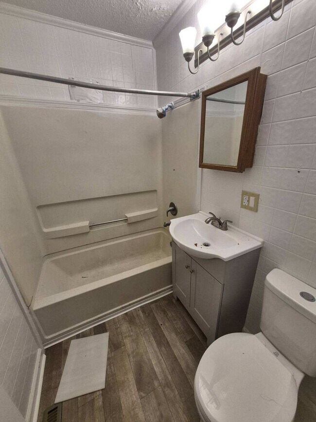 Building Photo - COZY CUTE & FRESHLY RENEWED 3 B.R. HOUSE!!