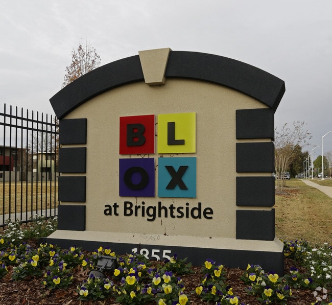 Building Photo - The Blox