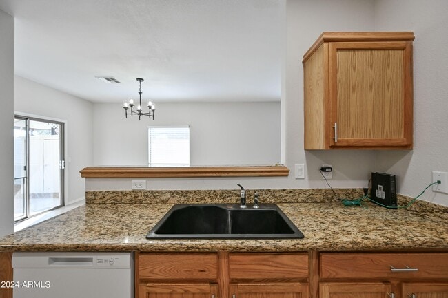 Building Photo - 1949 E Saddle Dr