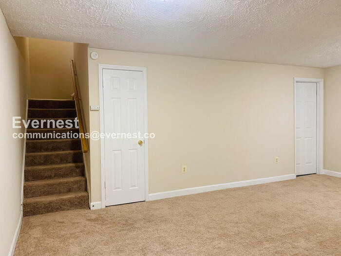 Building Photo - 12132 Salemtown Dr