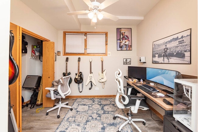 Building Photo - 1401 N Artesian Ave