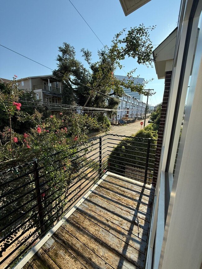 Building Photo - 3 Bedroom Townhome in All Saints District!...
