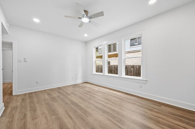 Building Photo - 8 BED 4 BATH  fully remodeled house in Wes...