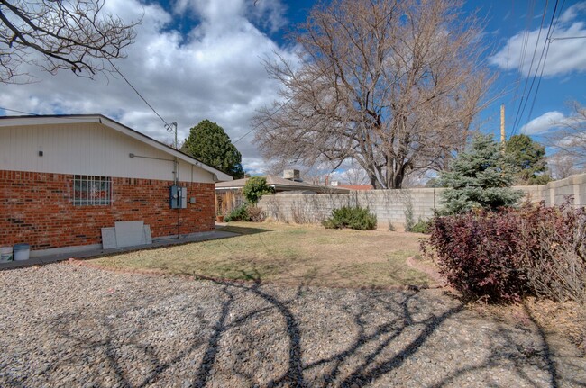 Building Photo - Beautifully Remodeled NE Heights/Uptown Ar...