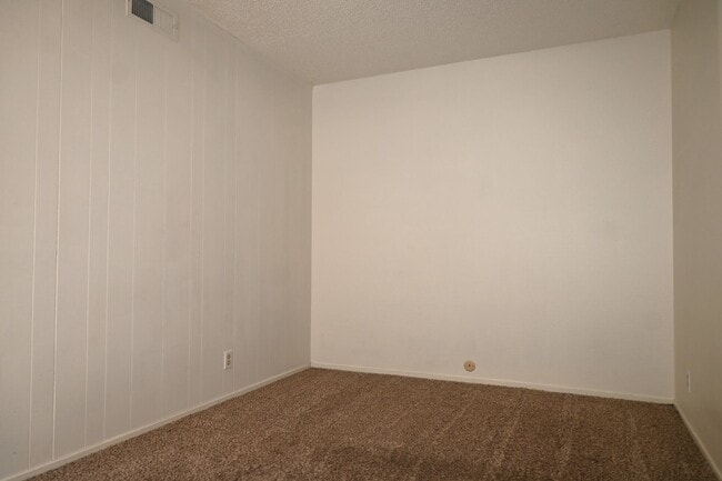 Building Photo - 5941 S Land Park Dr