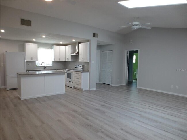 Building Photo - 1676 Caledonia Dr