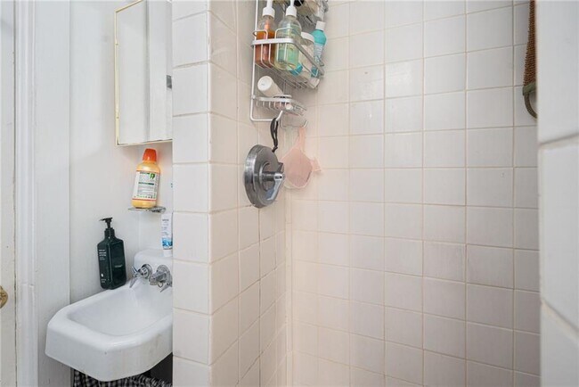 Building Photo - 73 Thames St