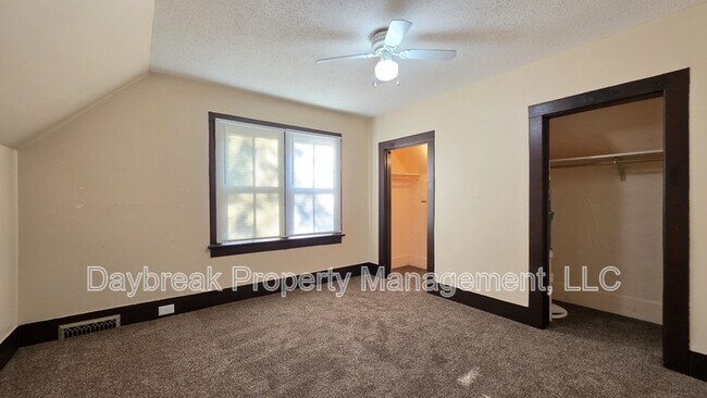 Building Photo - 912 9th St N