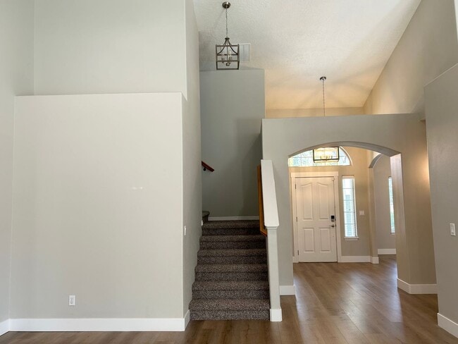 Building Photo - Lochsa Falls 5 Bedroom Home with Private B...