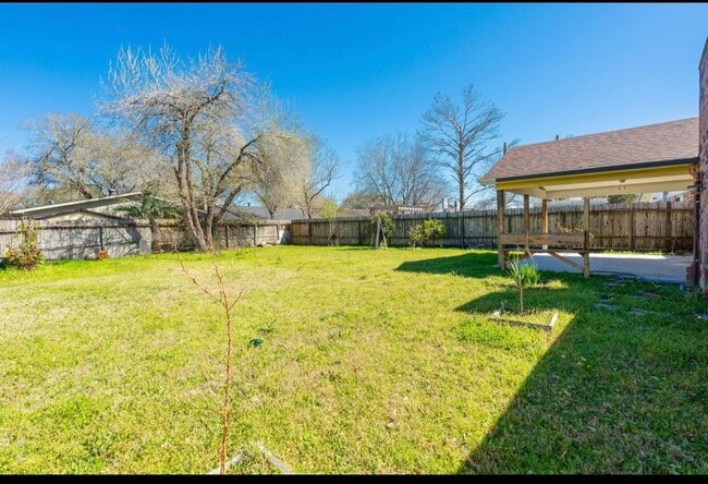 Building Photo - 5126 Sprey Dr