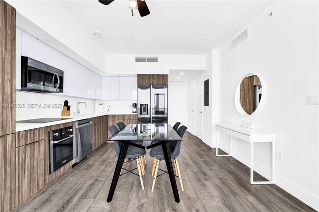 Building Photo - 92 SW 3rd St