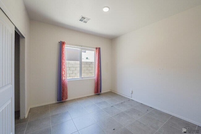Building Photo - 3457 W 39th Ln